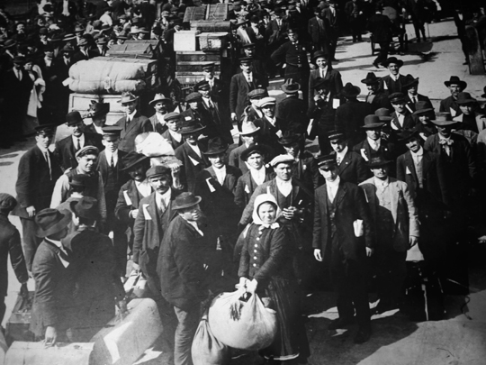 ellis island immigrants